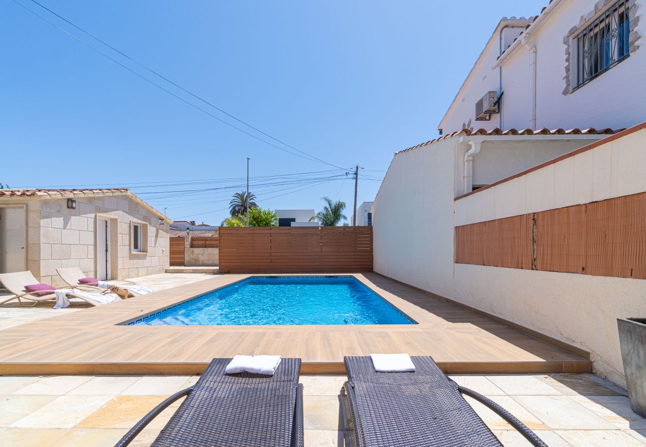 Villa à Empuriabrava - 0031-TER Maison au canal avec piscine, amarrage et studio