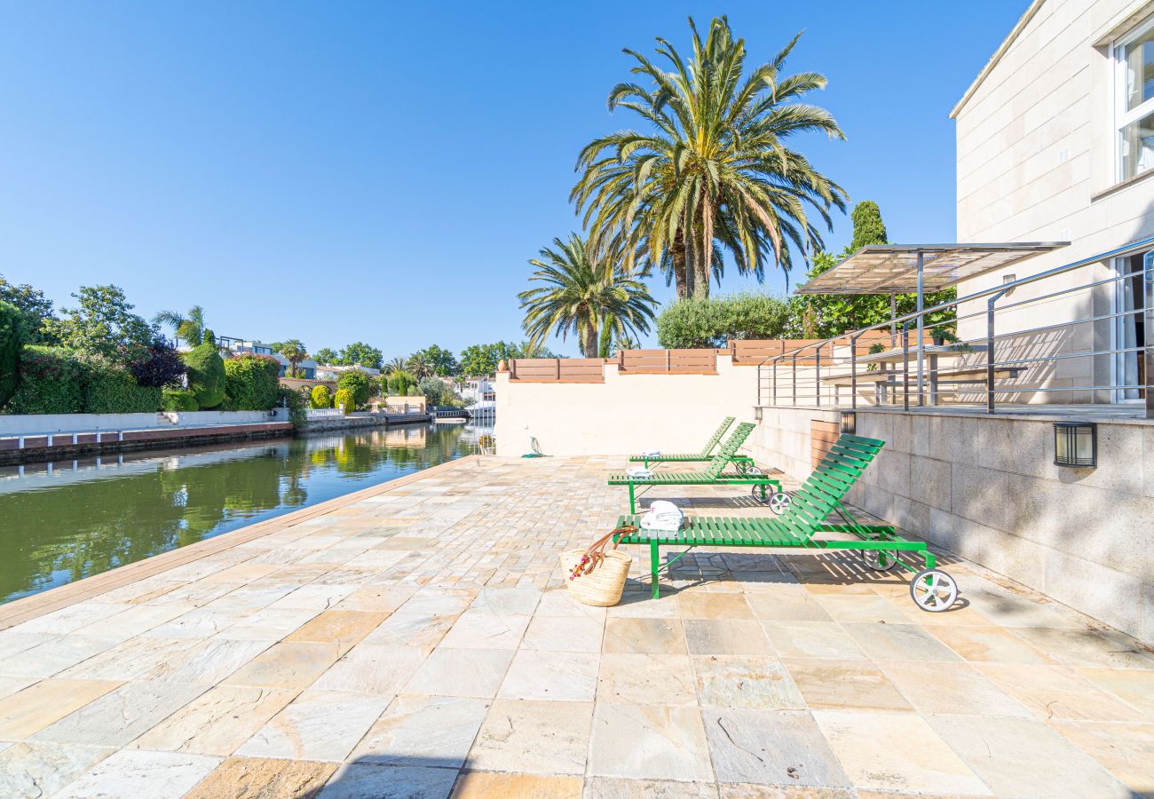 Villa à Empuriabrava - 0031-TER Maison au canal avec piscine, amarrage et studio