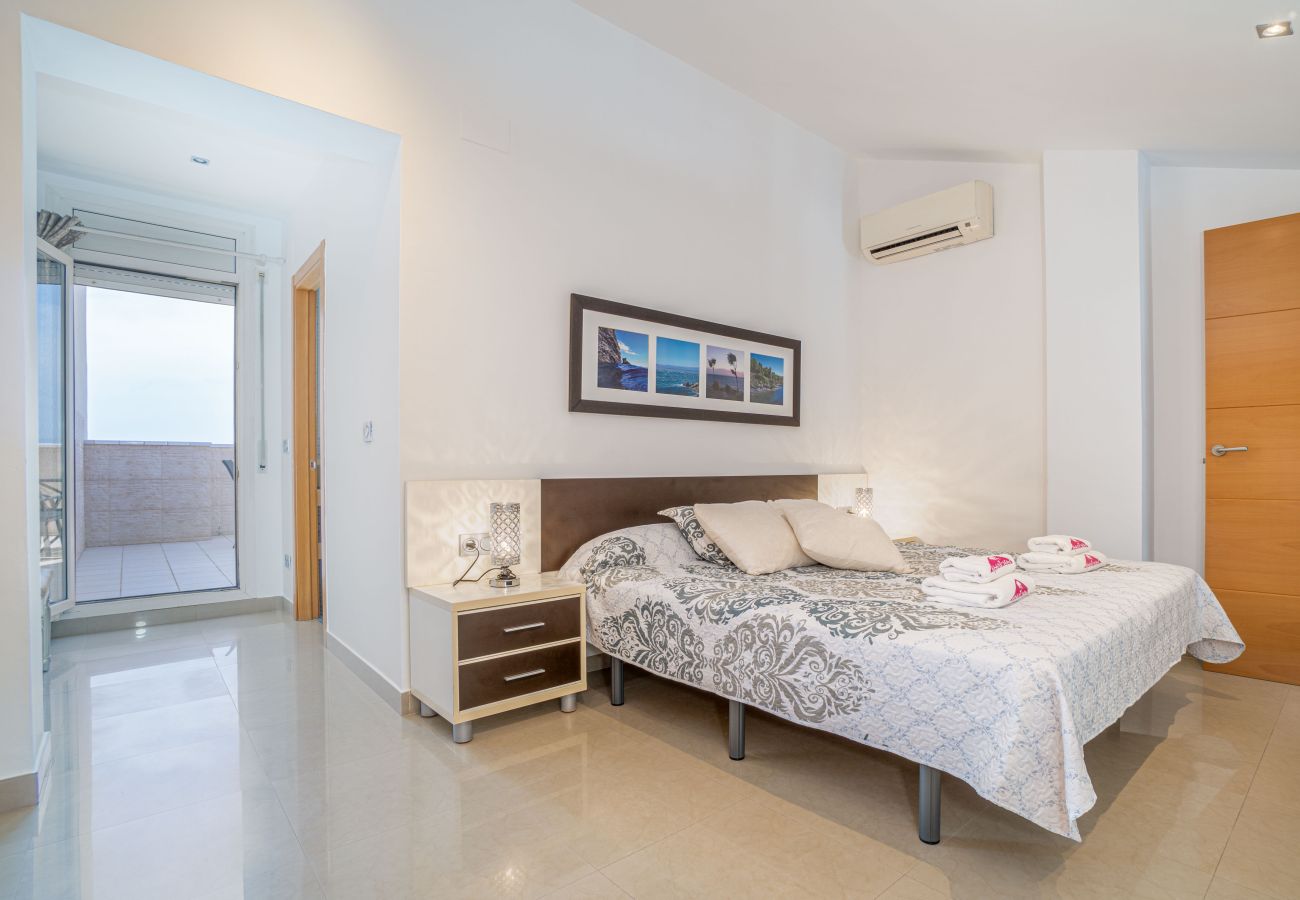 Appartement à Empuriabrava - 0160-PORT GREC Appartement avec WIFI, Smart TV, vue sur canal et mer
