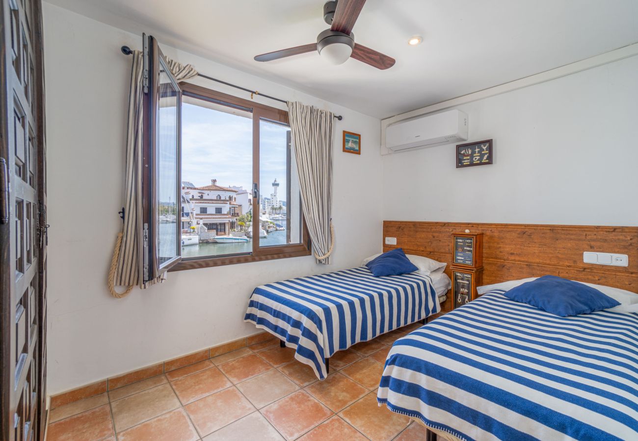 Villa à Empuriabrava - 0151-ILLA CARTAGO Maison de Pêcheur au Bord du Canal