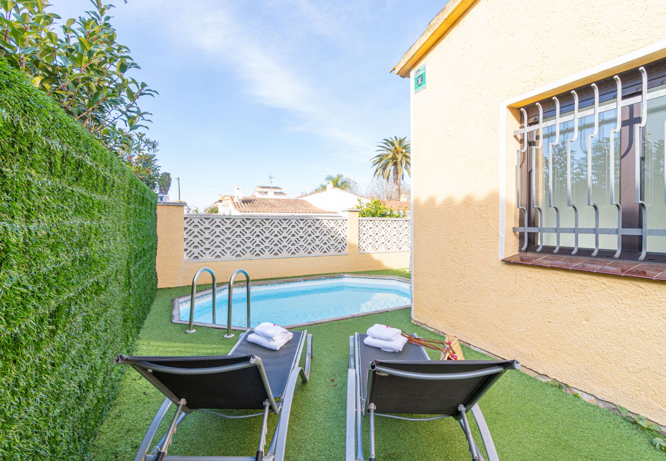 Villa à Empuriabrava - 0130-MONTGRI Maison avec piscine privée 