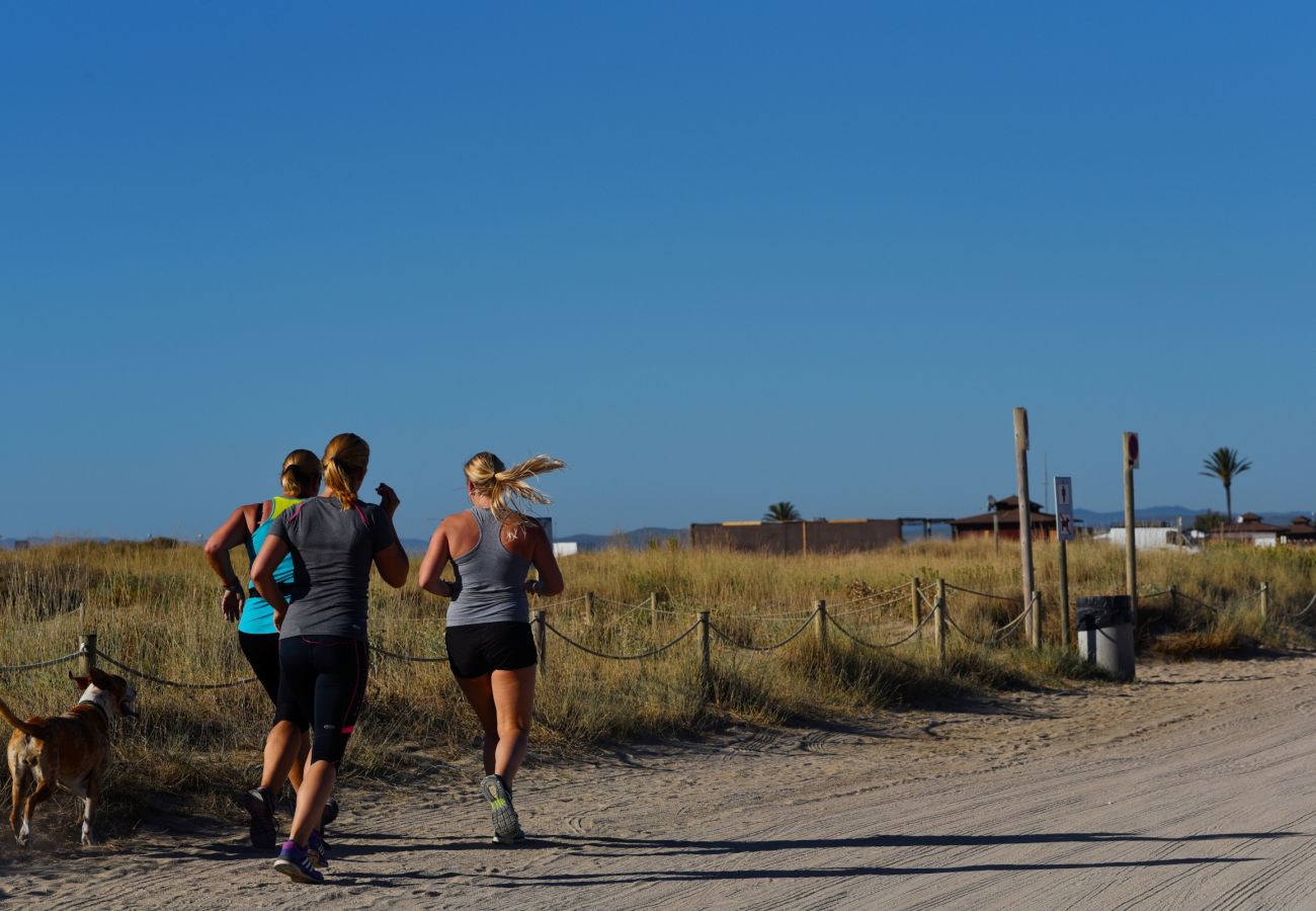 Appartement à Empuriabrava - 0147-PORT SOTAVENT Appartement avec vue sur le canal et piscine