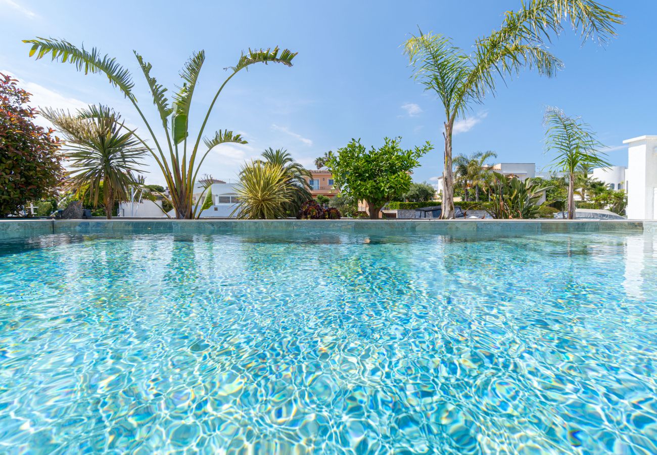 Villa à Empuriabrava - 0040-CAP RAS Maison au canal avec piscine et amarrage