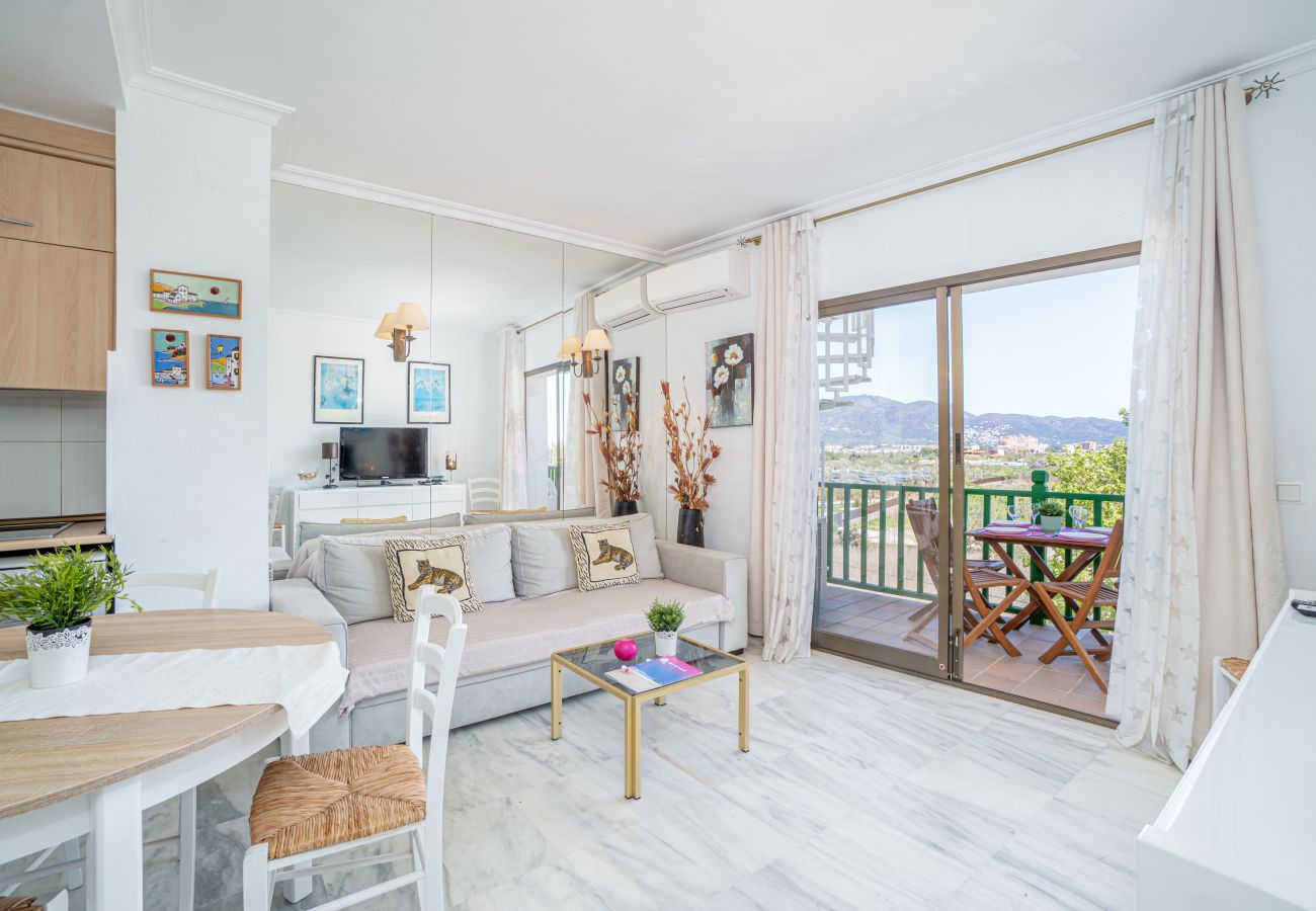 Апартаменты на Эмпуриабра / Empuriabrava - 0148-PORT DUCAL Квартира с террасой, видом на море и Wi-Fi.