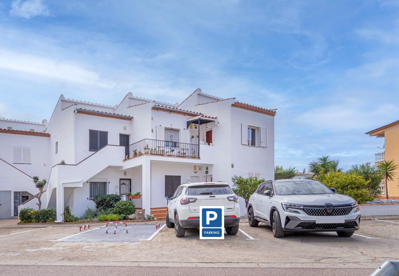 Апартаменты на Эмпуриабра / Empuriabrava - 0012-BAHIA Квартира рядом с пляжем с парковкой