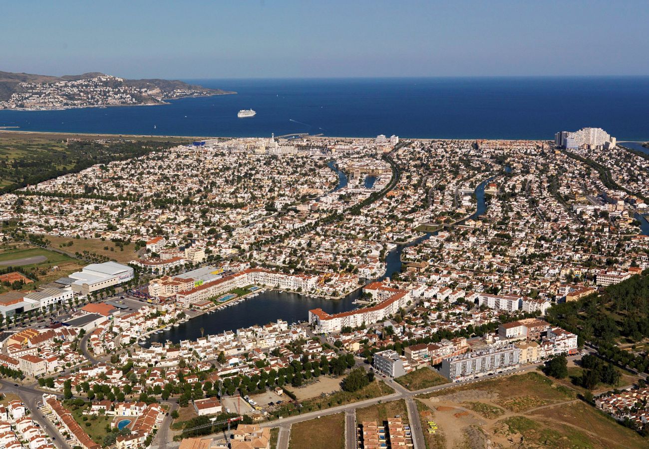Апартаменты на Эмпуриабра / Empuriabrava - 0169-PORT SEGRE Квартира с видом на канал