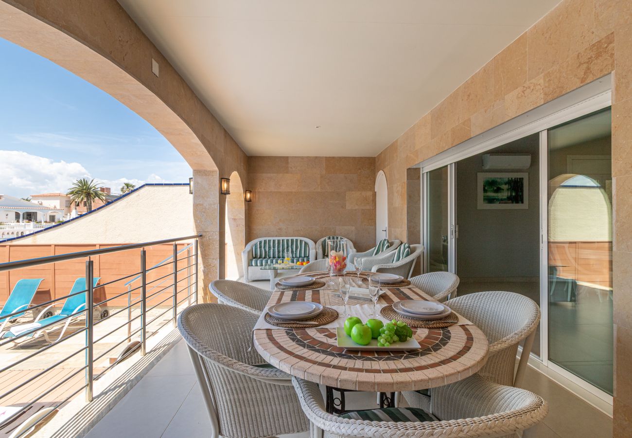 Вилла на Эмпуриабра / Empuriabrava - 0141-PANI