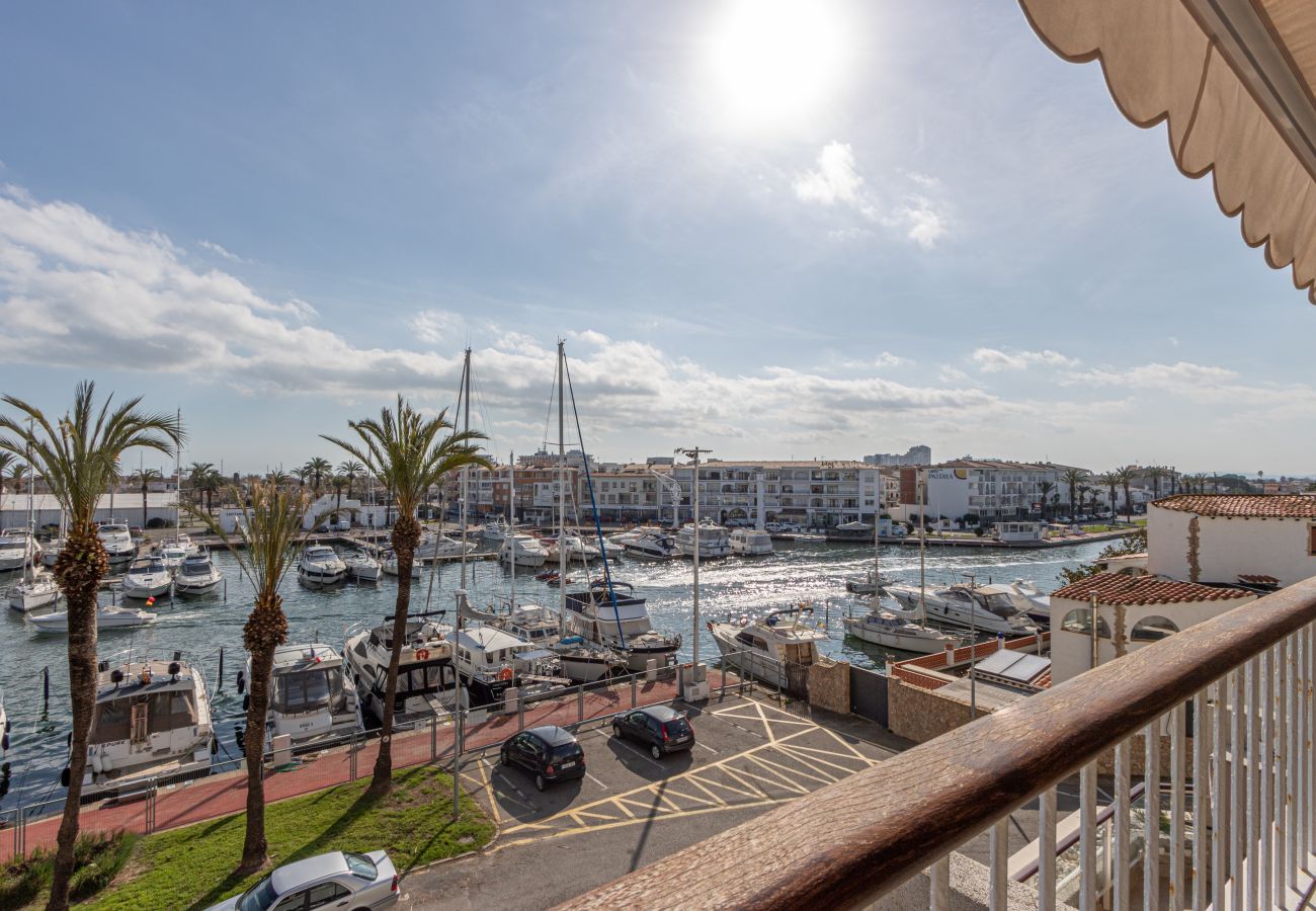 Апартаменты на Эмпуриабра / Empuriabrava - 0112-PORT GREC Квартира с видом на канал
