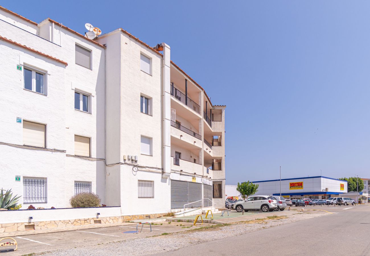 Апартаменты на Эмпуриабра / Empuriabrava - 0183-SANT MAURICI Квартира с видом на канал и парковкой