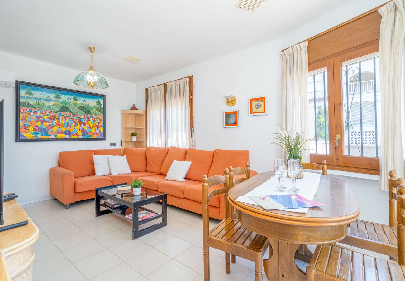 Вилла на Эмпуриабра / Empuriabrava - 0191-SANT MAURICI Дом с частным бассейном