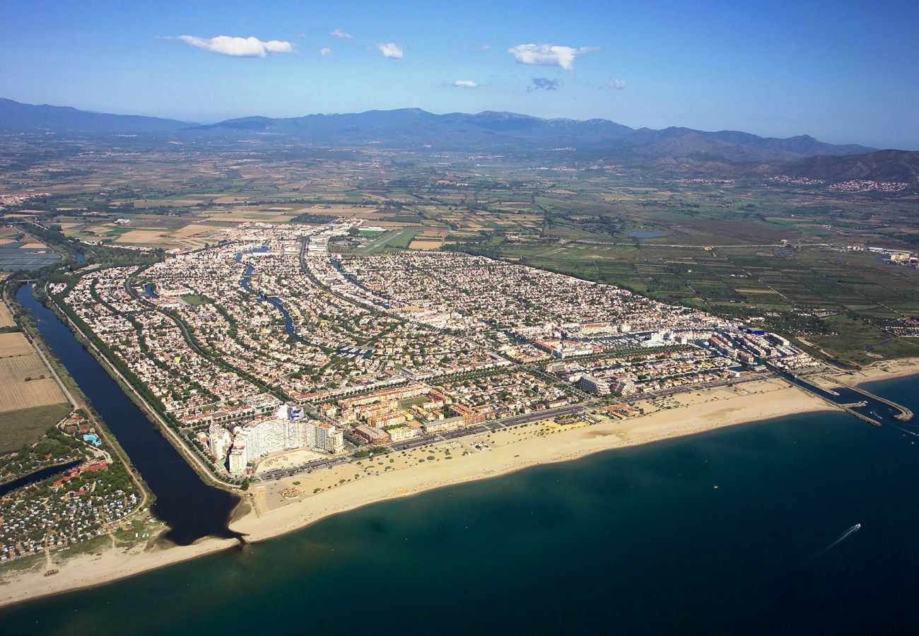Апартаменты на Эмпуриабра / Empuriabrava - 0116-MUGA PARK Квартира с видом на реку и море