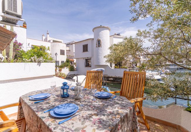 Вилла на Empuriabrava - 0151-ILLA CARTAGO Дом рыбака на канале