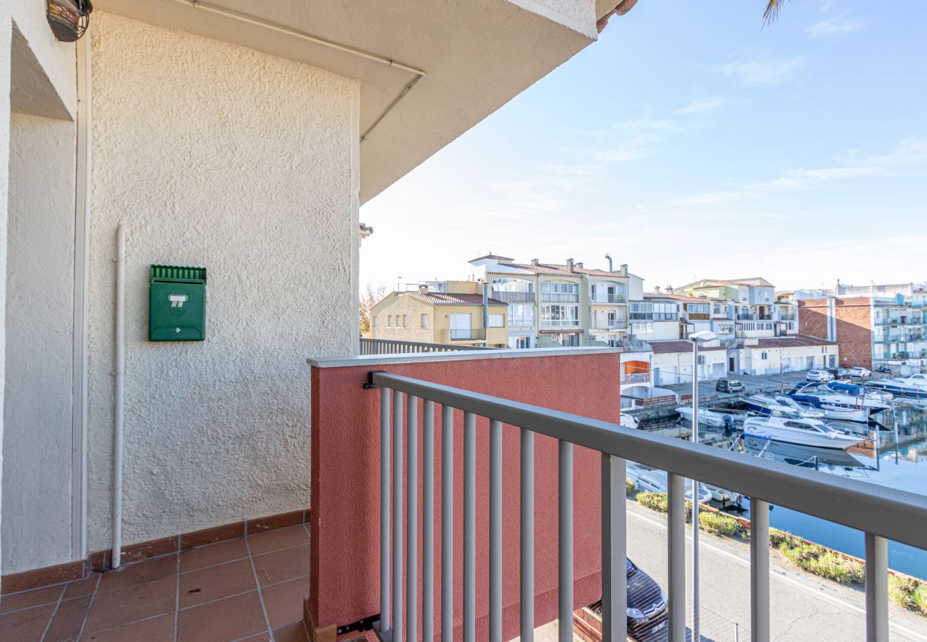 Апартаменты на Эмпуриабра / Empuriabrava - 0147-PORT SOTAVENT Квартира с видом на канал и бассейном